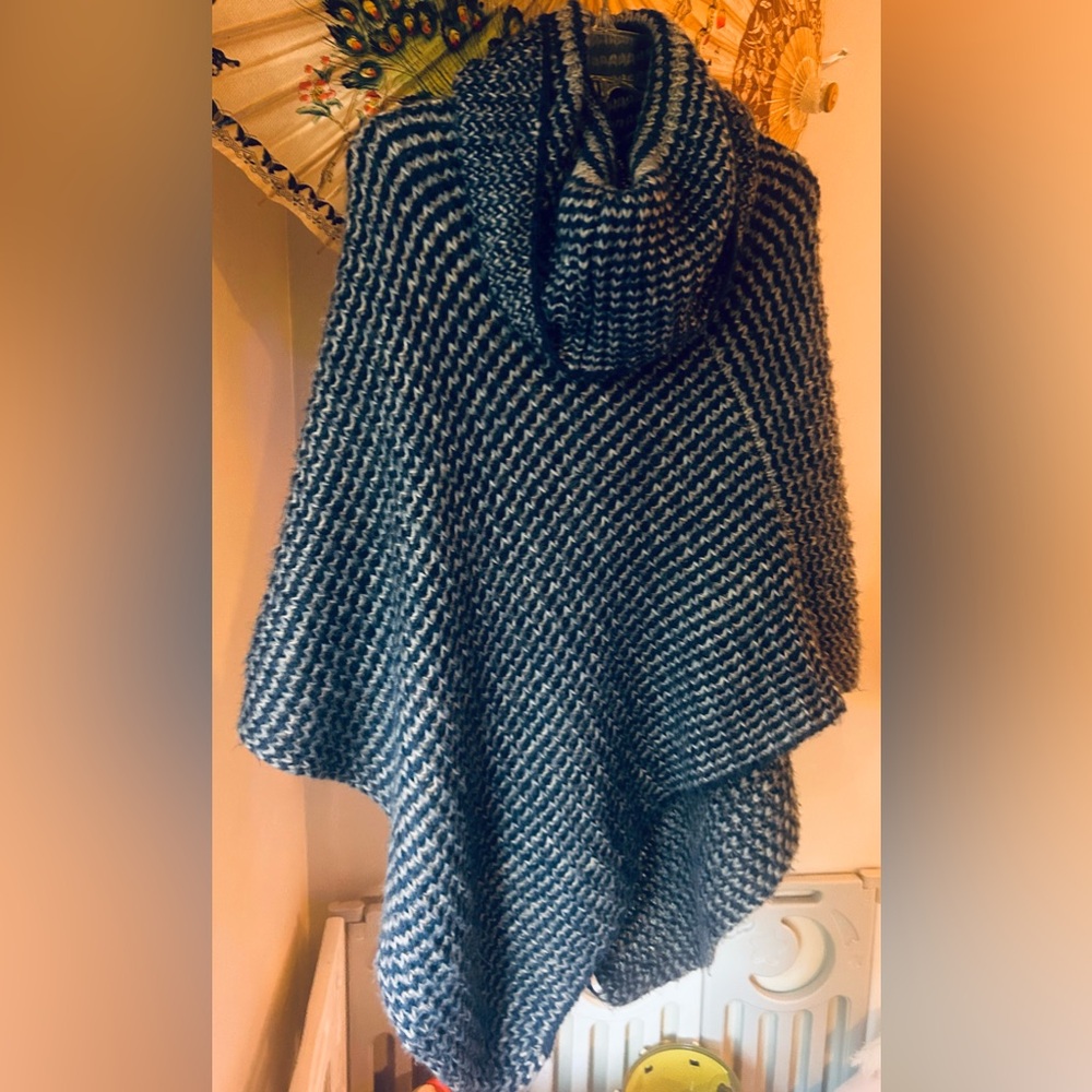 Basico Cowl Neck Navy & Gray Knit Poncho - Picture 3 of 3